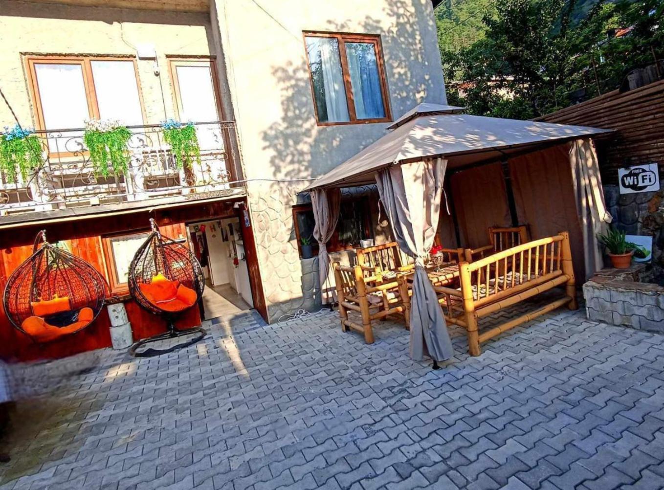 Happy Pandasn12 Hotel Borjomi Bagian luar foto