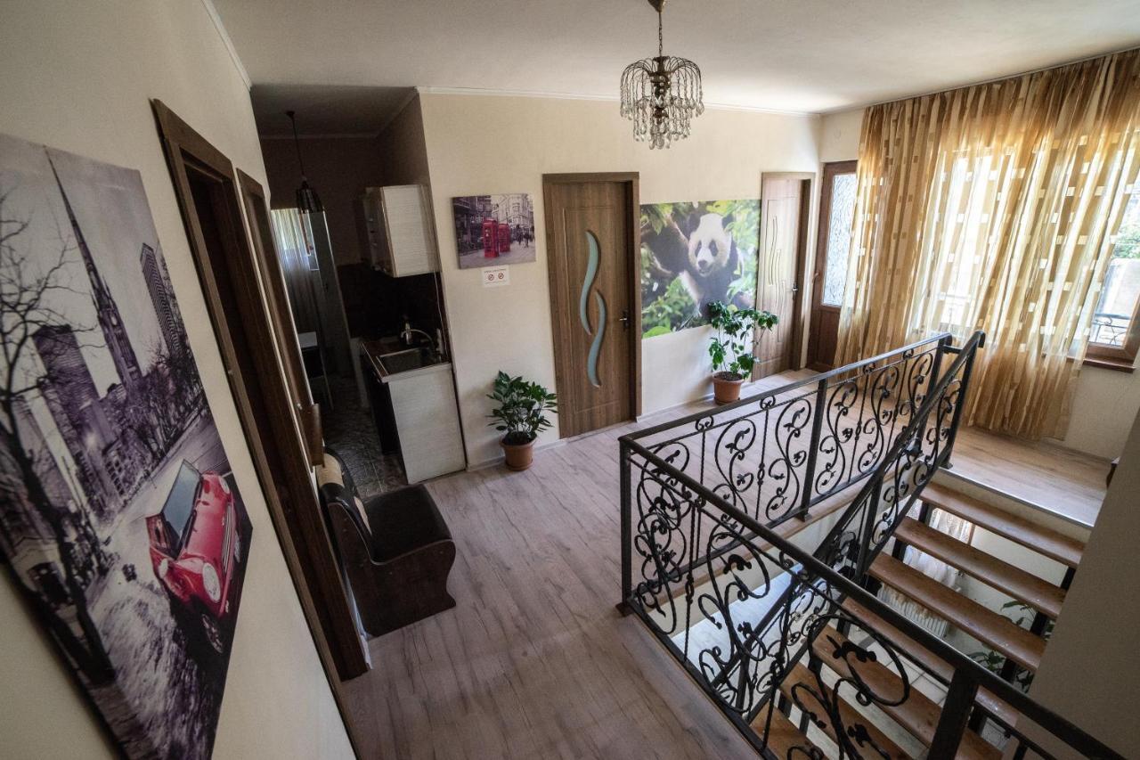 Happy Pandasn12 Hotel Borjomi Bagian luar foto